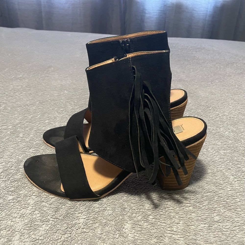 𝅺STEVE Madden fringe open toe chunky heels size 37 (6.5). Good condition.